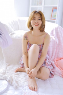 边走边吮她的花蒂